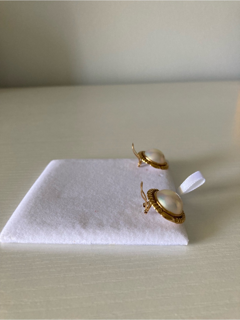 14k gold Mabe pearl earrings - Picture 7 of 8